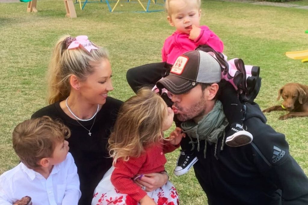 Ενρίκε Ιγκλέσιας-Άννα Κουρνίκοβα: Μυστική εγκυμοσύνη, το οχυρό στο Μαϊάμι, και η ρήξη με τον Χούλιο