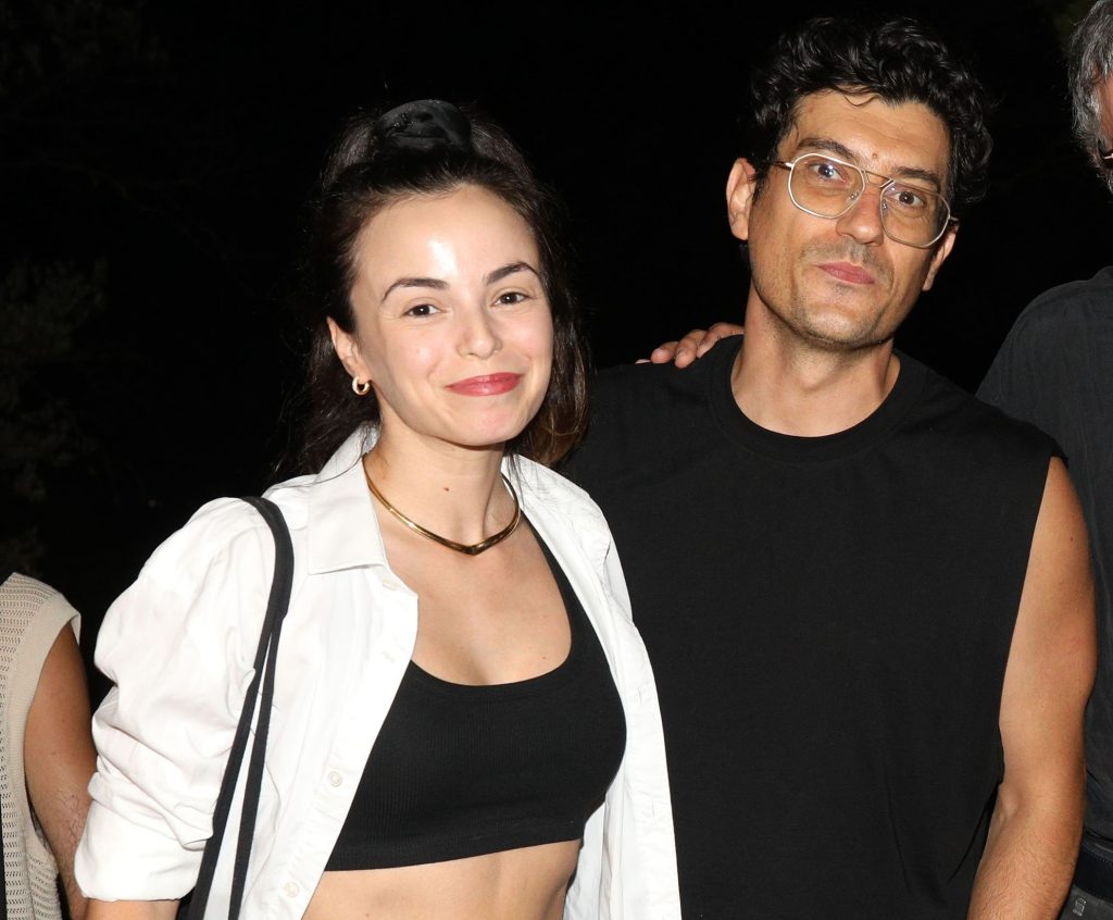 Αργύρης Πανταζάρας: Φωτογραφίζει τη σύζυγό του Σίσσυ Τουμάση να ποζάρει χωρίς μαγιό