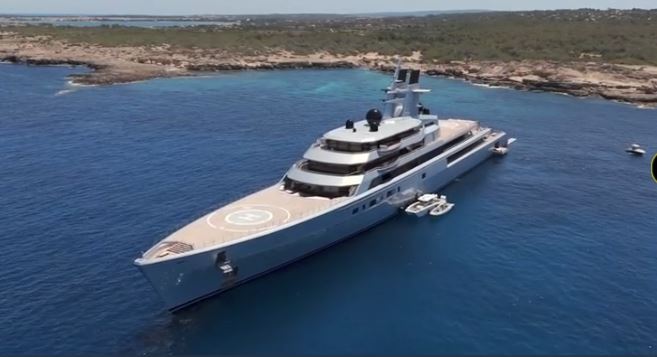 Το σούπερ γιωτ Dragonfly αξίας 450 εκατομμυρίων δολαρίων έριξε άγκυρα στη Μύκονο