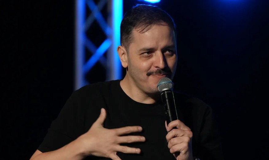 Αλέξανδρος Τσουβέλας: «Το να ανεβάζεις όλη την παράσταση σε live στο TikTok είναι απαράδεκτο»