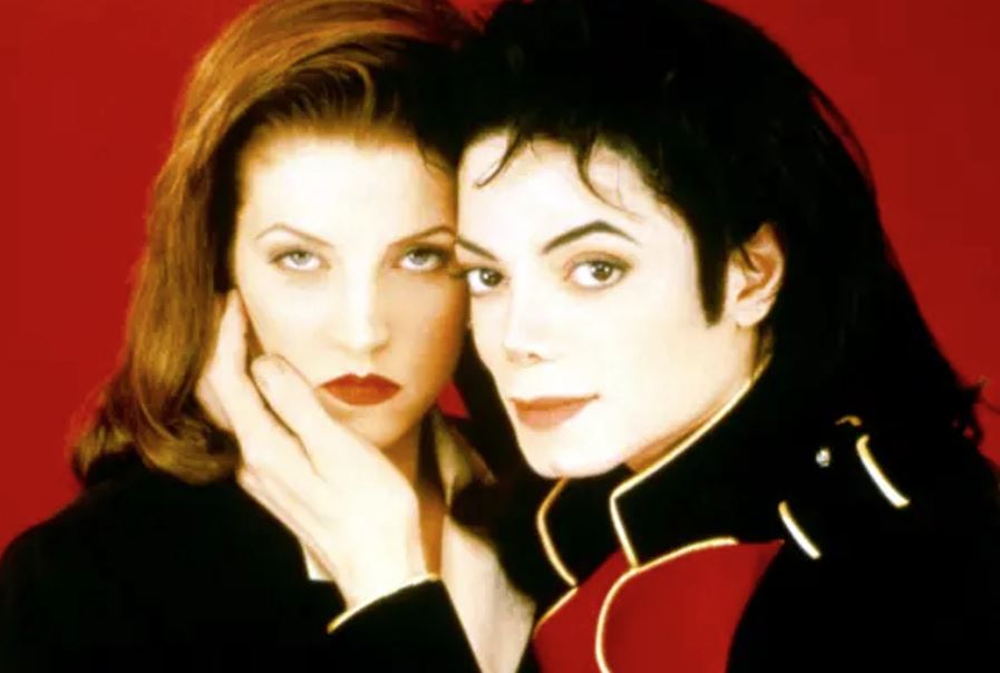 «Ντρεπόμουν» – Η Πρισίλα Πρέσλεϊ κατακρίνει τον γάμο της Λίζα Μαρί με τον «χειριστικό» Μάικλ Τζάκσον