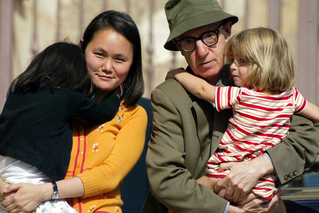 Ο Γούντι Άλεν αποκαλύπτει λεπτομέρειες του γάμου του με την «πειθαρχημένη» Σουν-Γι Πρεβέν