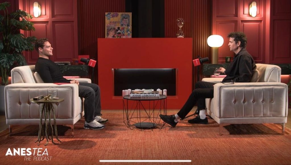 Η μουσική, ο έρωτας και οι τρεις «κανόνες» του πατέρα του: Ο Νίνο ζει με την αλήθεια του