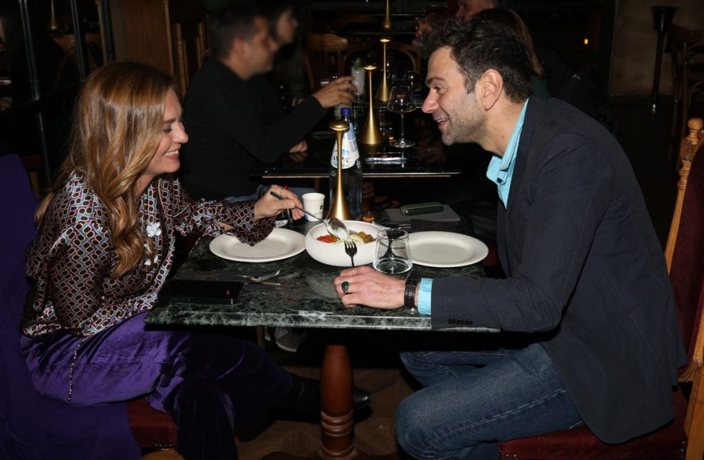 Δεν θα το ξεχάσω ποτέ: Ο Τάσος Ιορδανίδης για τη φορά που τα παιδιά του τον είδαν να παίζει στο θέατρο με τη σύζυγό του