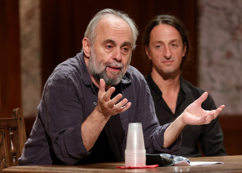 Σωτήρης Χατζάκης: «2,5 χρόνια η κυβέρνηση είναι ενάντια στους συγγενείς των θυμάτων των Τεμπών»