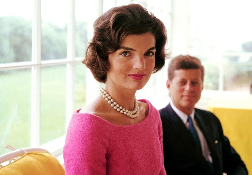 Ουάσιγκτον: Στο σφυρί το πρώτο σπίτι όπου έζησαν η Τζάκι και ο Τζον Κένεντι πριν από την προεδρία [εικόνες]