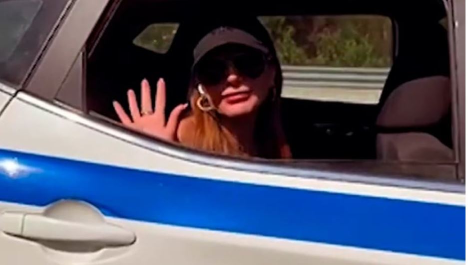 Δέσποινα Βανδή: Περιπολικό τη μετέφερε μετά από βλάβη στο αυτοκίνητό της -Τι συνέβη