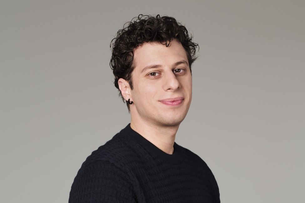 Βαγγέλης Δαούσης: «Προσπαθώ να ισορροπήσω ανάμεσα στον Ιμπραΐμοβιτς και τη Ματίνα Μανταρινάκη»