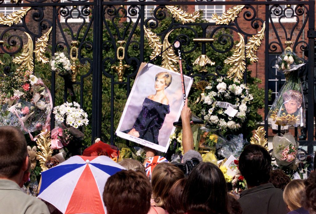 Η «άλλη» κηδεία της Νταϊάνα: Η εξομολόγηση του αδελφού της για τον επικήδειο και ο Μέρντοχ