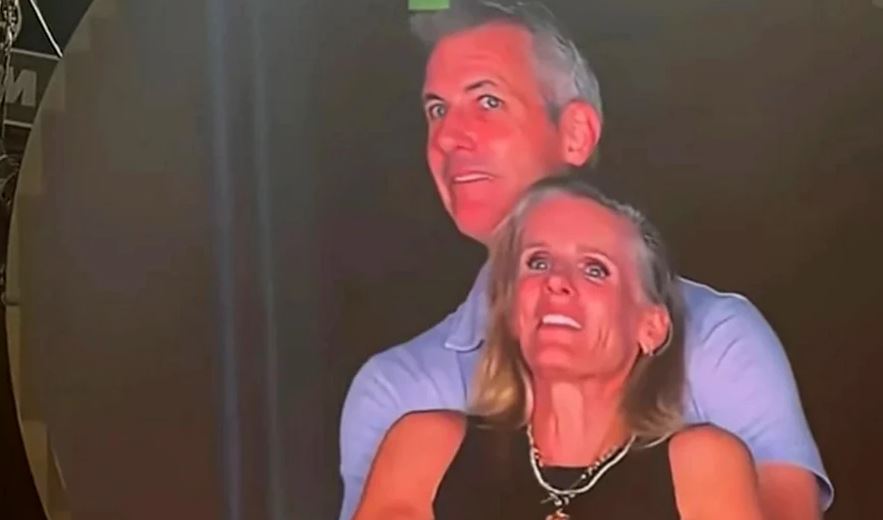 Ο πρώην CEO της Astronomer ξανά με τη σύζυγό του, μετά το σκάνδαλο στη συναυλία των Coldplay