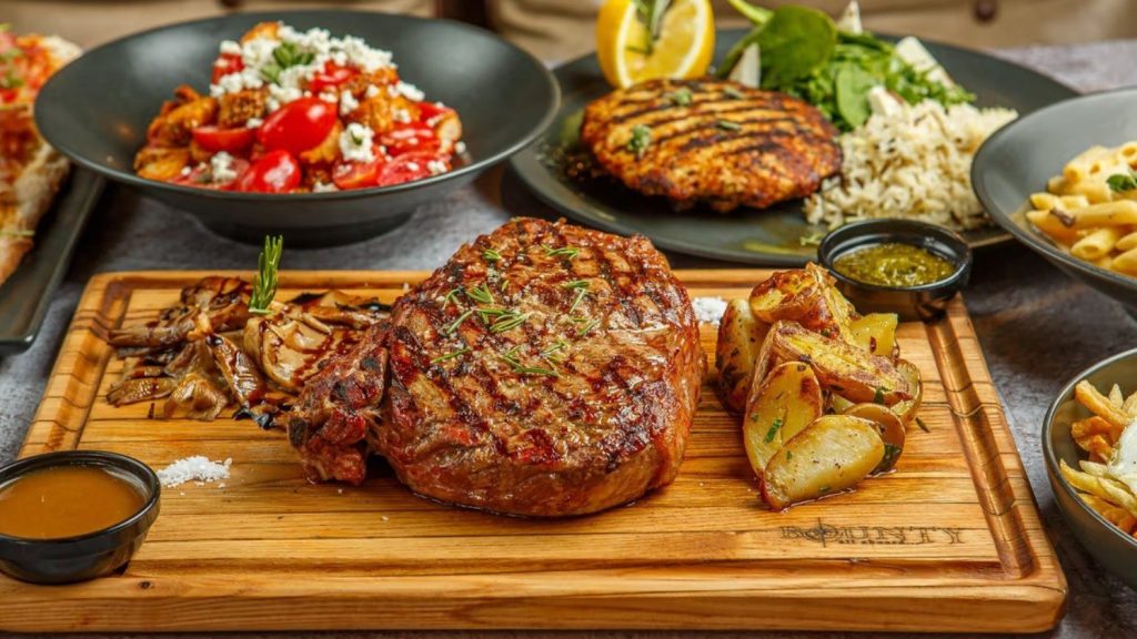 «Bounty All Aboard»: Ένα ταξίδι στην ελληνική μεσογειακή κουζίνα περνώντας από τη Δραπετσώνα