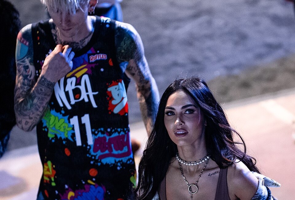 Μέγκαν Φοξ και MGK ξανά μαζί; – Η οικογενειακή βόλτα, οι φήμες και η «ταμπέλα» που λείπει