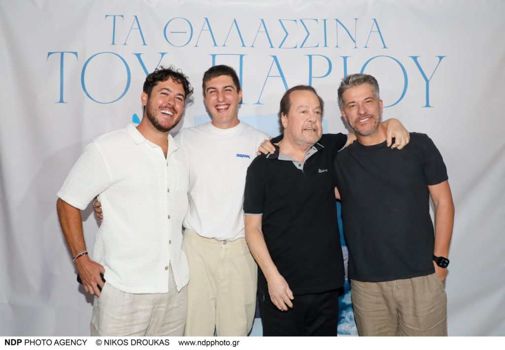 Γιάννης Πάριος: Μαζί με τους γιους, τις νύφες και τα εγγόνια του στο χριστουγεννιάτικο τραπέζι