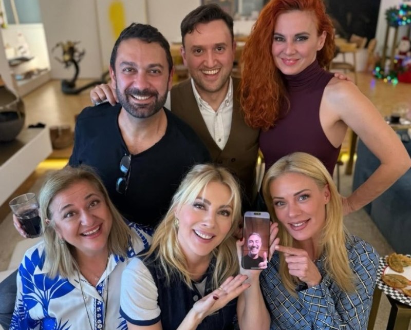 «Και ήμουν άγγελος του Τσάρλι»: Το reunion του Παρά Πέντε σάρωσε σε τηλεθέαση – Άγγιξε το 50%