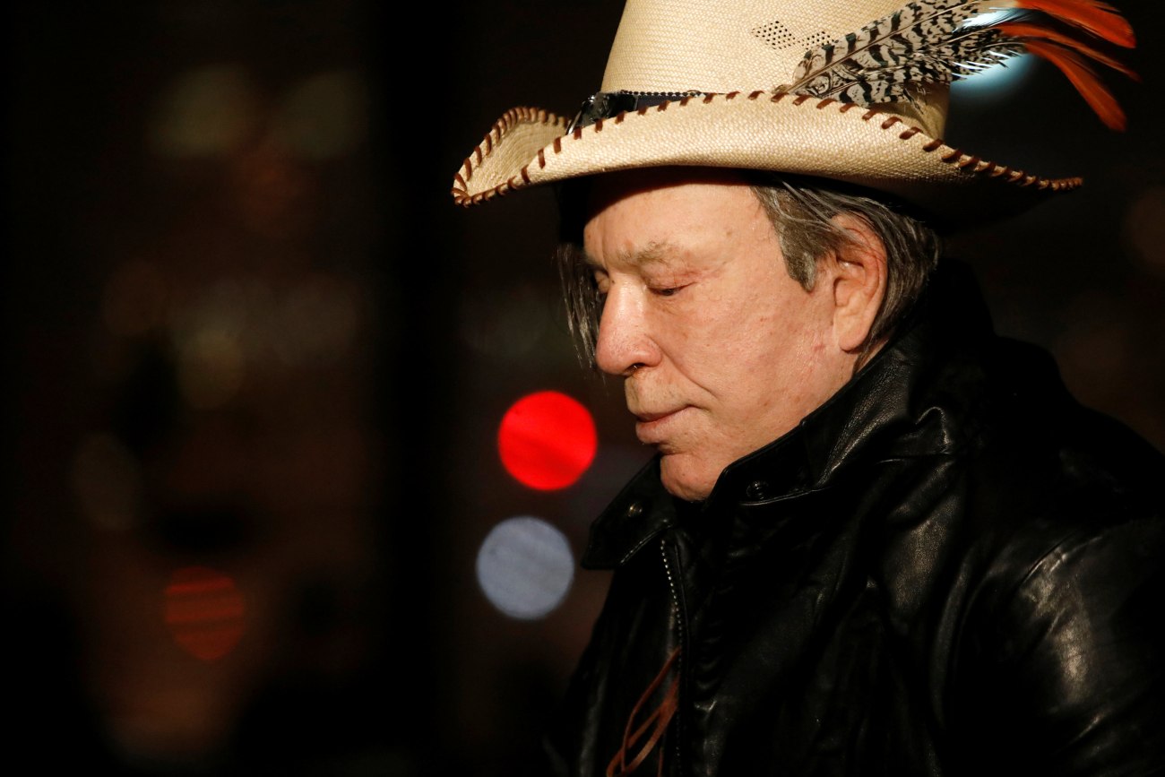 Ο Μίκι Ρουρκ ξεκίνησε έρανο για να πληρώσει 60.000 δολάρια ενοίκιο μετά από απειλή έξωσης