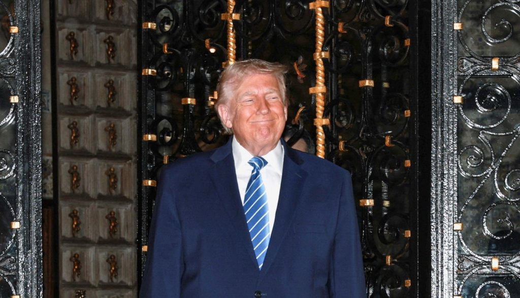 Κολεγιόπαιδα που τσακώνονται σε εφηβική σειρά – Το 2025 ήταν η χρονιά των beef μεταξύ Τραμπ και ποπ σταρ