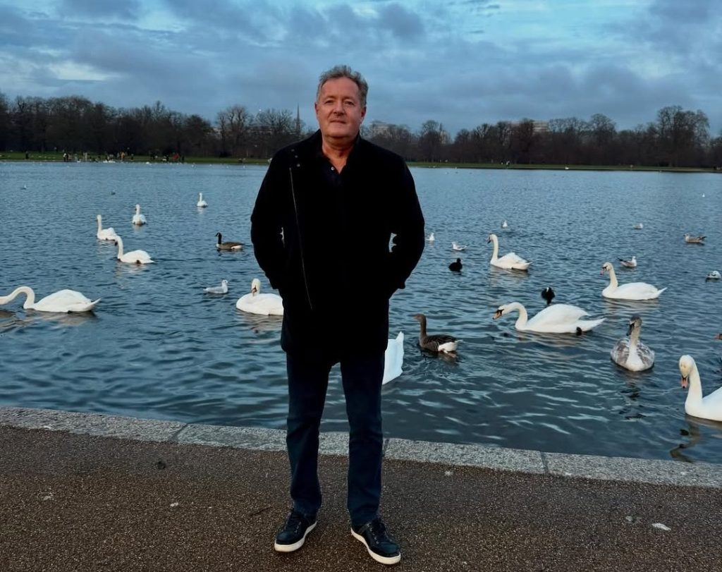 «Κατηγορώ τον Ντόναλντ Τραμπ»: Στο νοσοκομείο ο Πιρς Μόργκαν μετά από πτώση – Υποβλήθηκε σε αντικατάσταση ισχίου