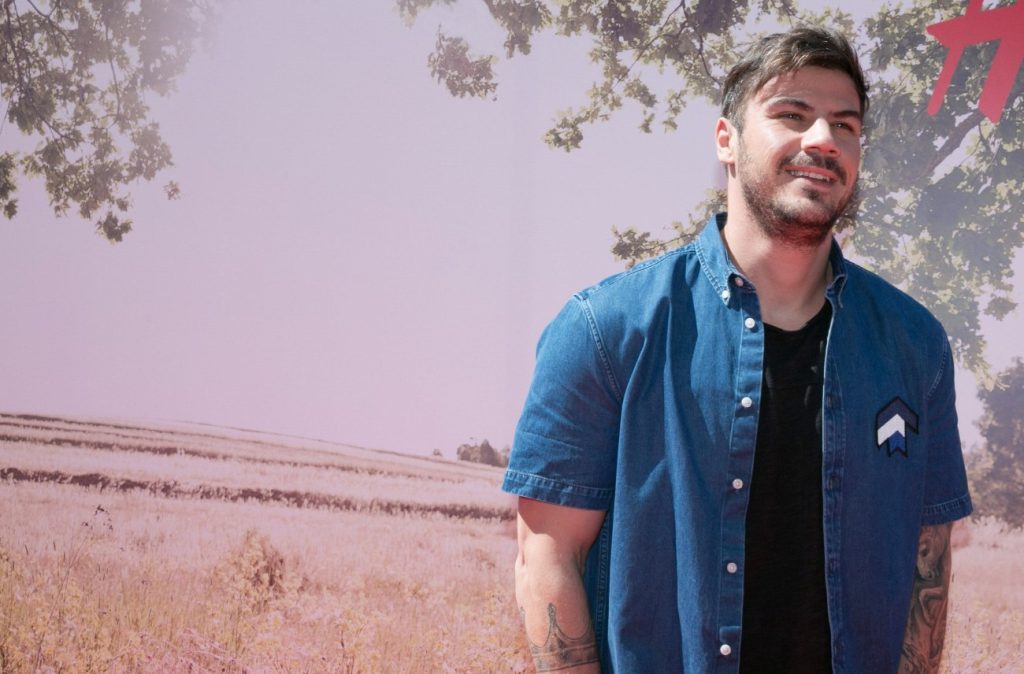 Άκης Πετρετζίκης: Σοβαρό ατύχημα για τον γνωστό σεφ – «Ο πόνος είναι αφόρητος»