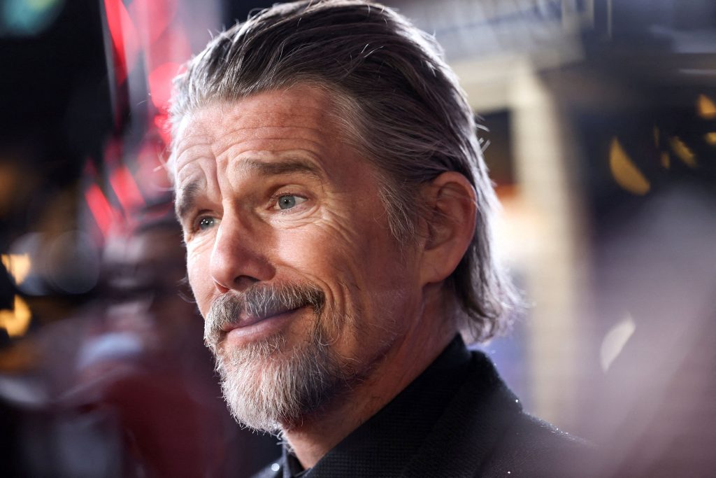 «Περνούν χυδαία πράγματα από το μυαλό μου τώρα» – Η ερωτική εξομολόγηση του Ίθαν Χοκ