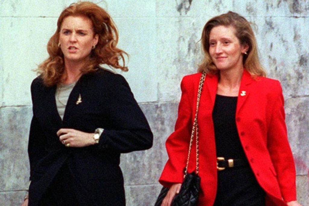 Πώς η πρώην στυλίστρια της Σάρα Φέργκιουσον κατέληξε (κι αυτή) από το παλάτι στη φυλακή