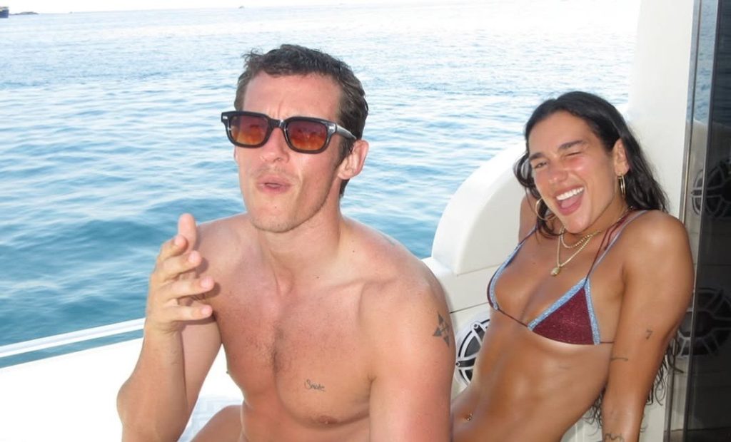 H Ντούα Λίπα εύχεται «Χρόνια Πολλά» στον αγαπημένο της Κάλουμ Τέρνερ με μια δόση καυτού καλοκαιριού