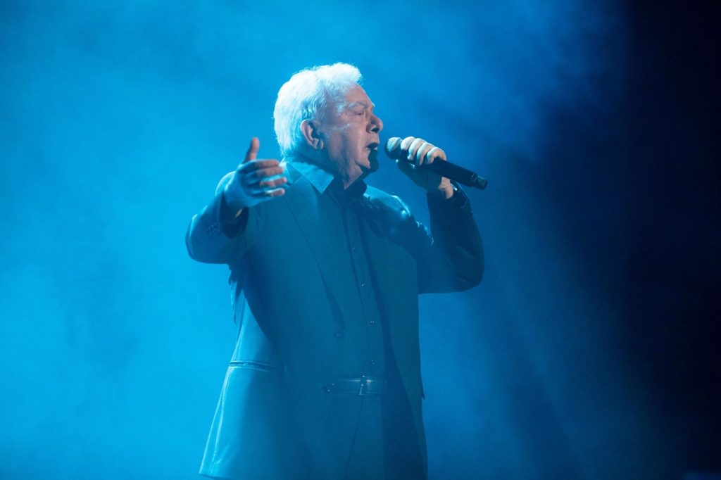 «Δεν θέλω να με λυπάται ο κόσμος, θέλω να φύγω όρθιος»: Ο Μανώλης Μητσιάς είναι έτοιμος να «κρεμάσει» το μικρόφωνό του