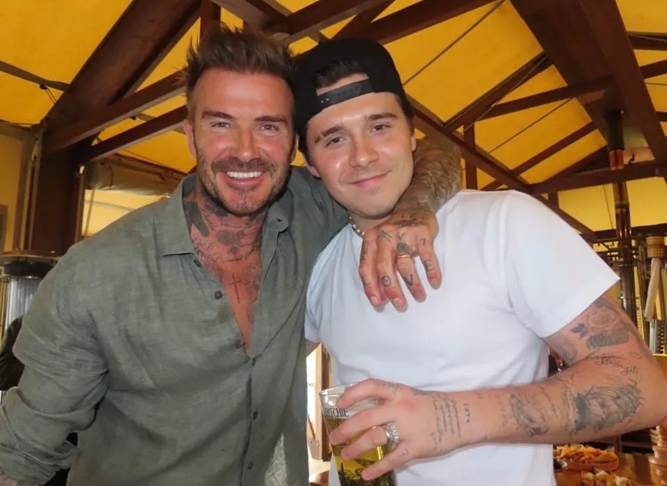 Η κόντρα των Μπέκαμ στην εποχή των φασαίων: Ο Μπρούκλιν κάλυψε το τατουάζ που είχε αφιερώσει στον πατέρα του