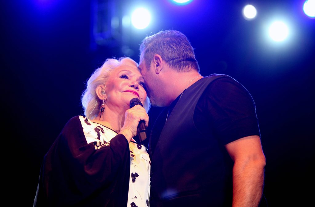 Ρέμος, Μάστορας και Βίσση αποχαιρετούν στη σκηνή τη Μαρινέλλα