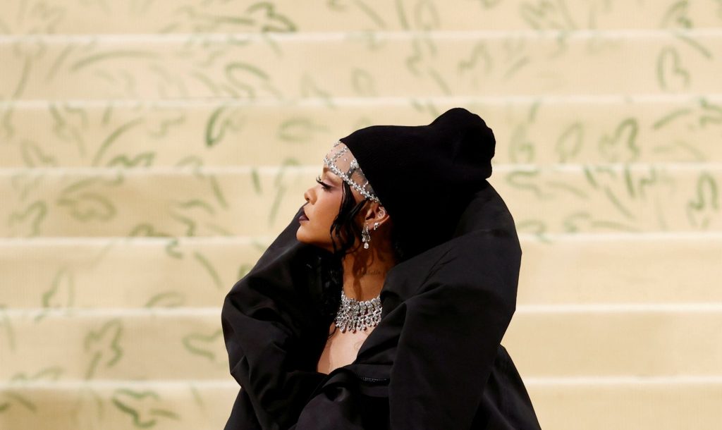 Πυροβολισμοί στο σπίτι της Rihanna στο Μπέβερλι Χιλς – Τουλάχιστον μια σφαίρα διαπέρασε τοίχο