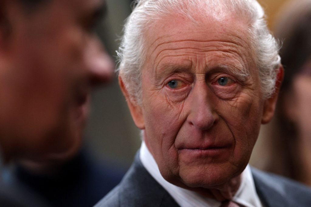 Βασιλιάς Κάρολος: Υπό πίεση να συναντήσει θύματα του Έπσταϊν στις ΗΠΑ – Στο κάδρο Άντριου και Μάντελσον