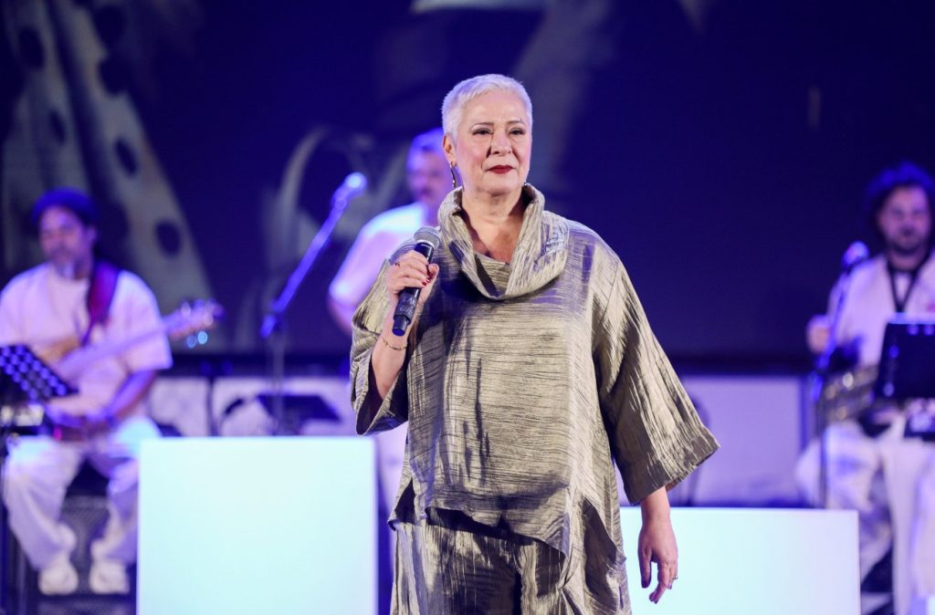 Στη ζωή τρως χαστούκια, το θέμα είναι να σηκωθείς: Η Μελίνα Κανά για τη μουσική, τις δυσκολίες και την επιστροφή