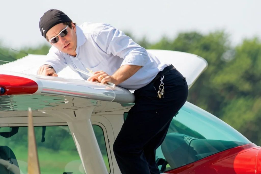 Πριν τη μοιραία πτήση – Ο τελευταίος άνθρωπος που μίλησε με τους JFK Jr. και Κάρολιν Μπεσέτ