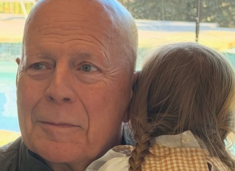 Η τρυφερή φωτογραφία του Μπρους Γουίλις αγκαλιά με την εγγονή του