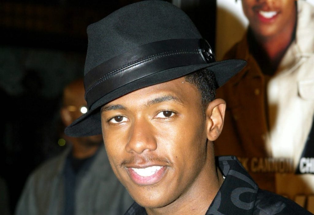 Ο Νικ Κάνον «τα βάζει» με Δημοκρατικούς, φλερτάρει με Τραμπ