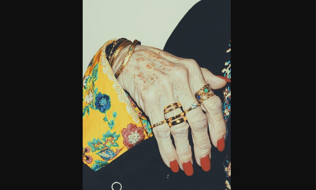 O Αpon φέρνει το «Ρεμπέτικο» με τραγούδι – έκπληξη