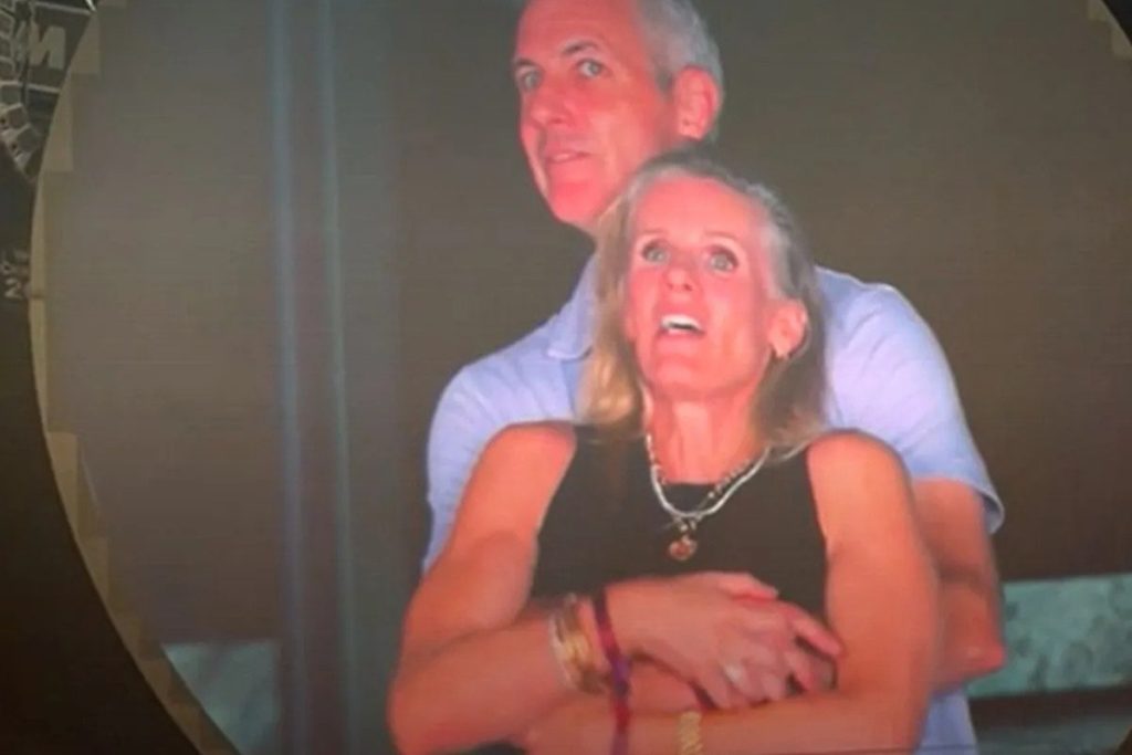 Ολέθριο kiss cam: «Με κορόιδεψε, με κατέστρεψε» λέει η γυναίκα του σκανδάλου των Coldplay