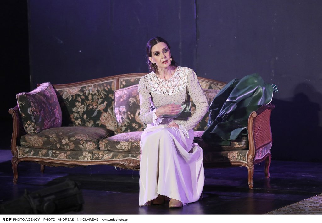 Κάτια Δανδουλάκη: «Δανείστηκα από φίλους να στηρίξω τις δουλειές μου»