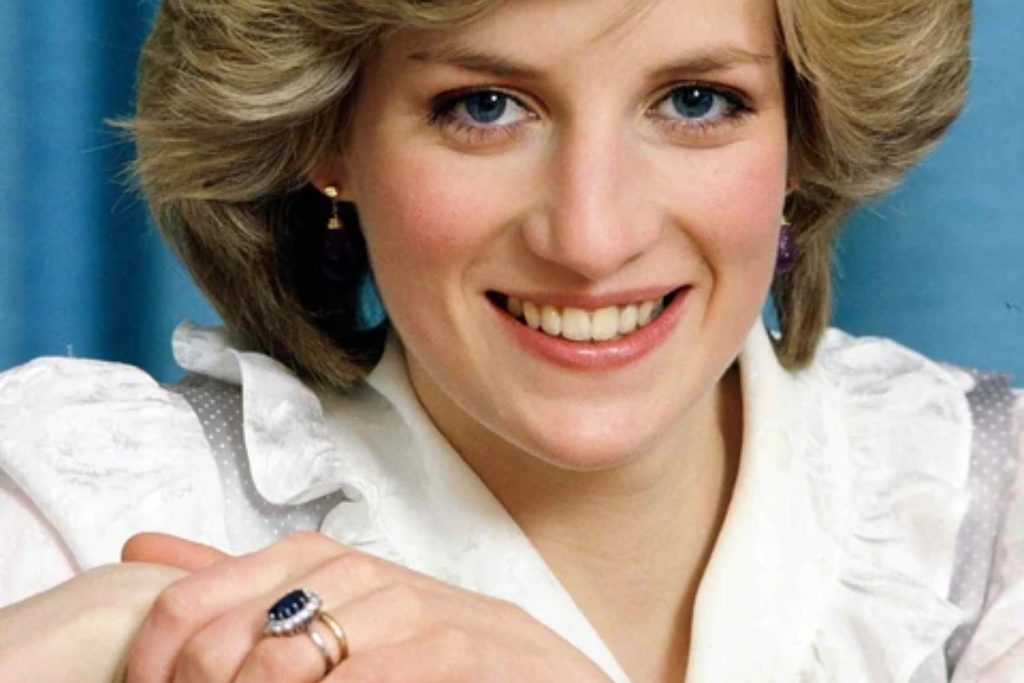 Το μπλε δαχτυλίδι αρραβώνων της πριγκίπισσας Νταϊάνας έσπασε μια παράδοση πολλών γενεών