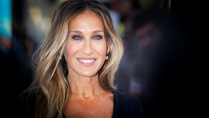 «And Just Like That…»: Σε δημοπρασία η εμβληματική γκαρνταρόμπα και τα αντικείμενα της σειράς