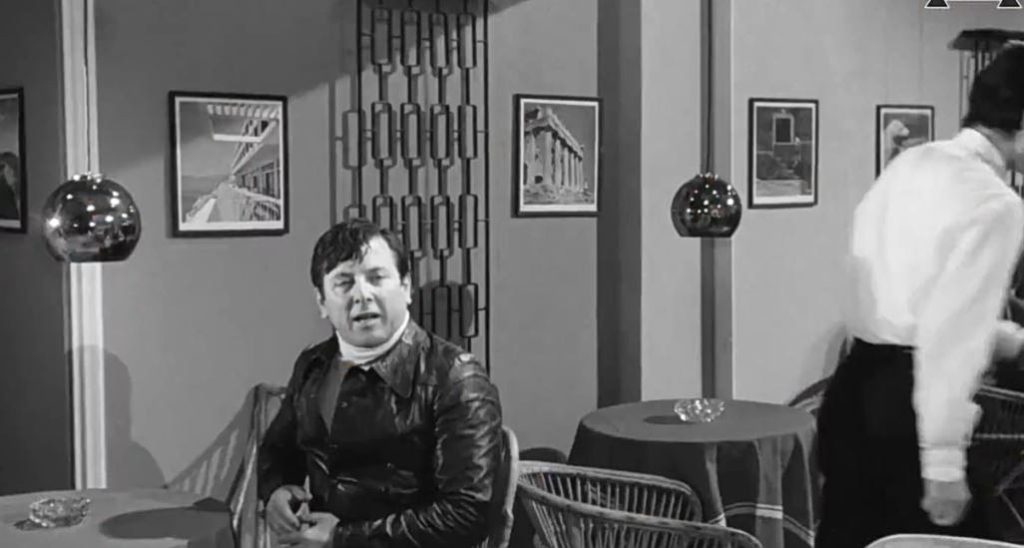 Finos Film: Το ξεκαρδιστικό video για τη σημερινή «Ημέρα του σερβιτόρου»