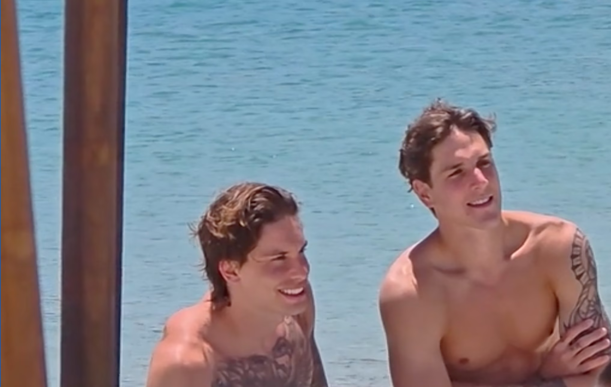 Το άλλο Μουντιάλ: Μάρκο Καρνεζέκι και Νικολό Ζανιόλο «ιδρώνουν τη φανέλα» στις παραλίες της Μυκόνου