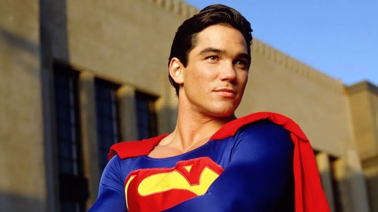 Ο τηλεοπτικός Superman δεν «γερνάει» ωραία – Ξανά έξαλλο το διαδίκτυο με τον Ντιν Κέιν