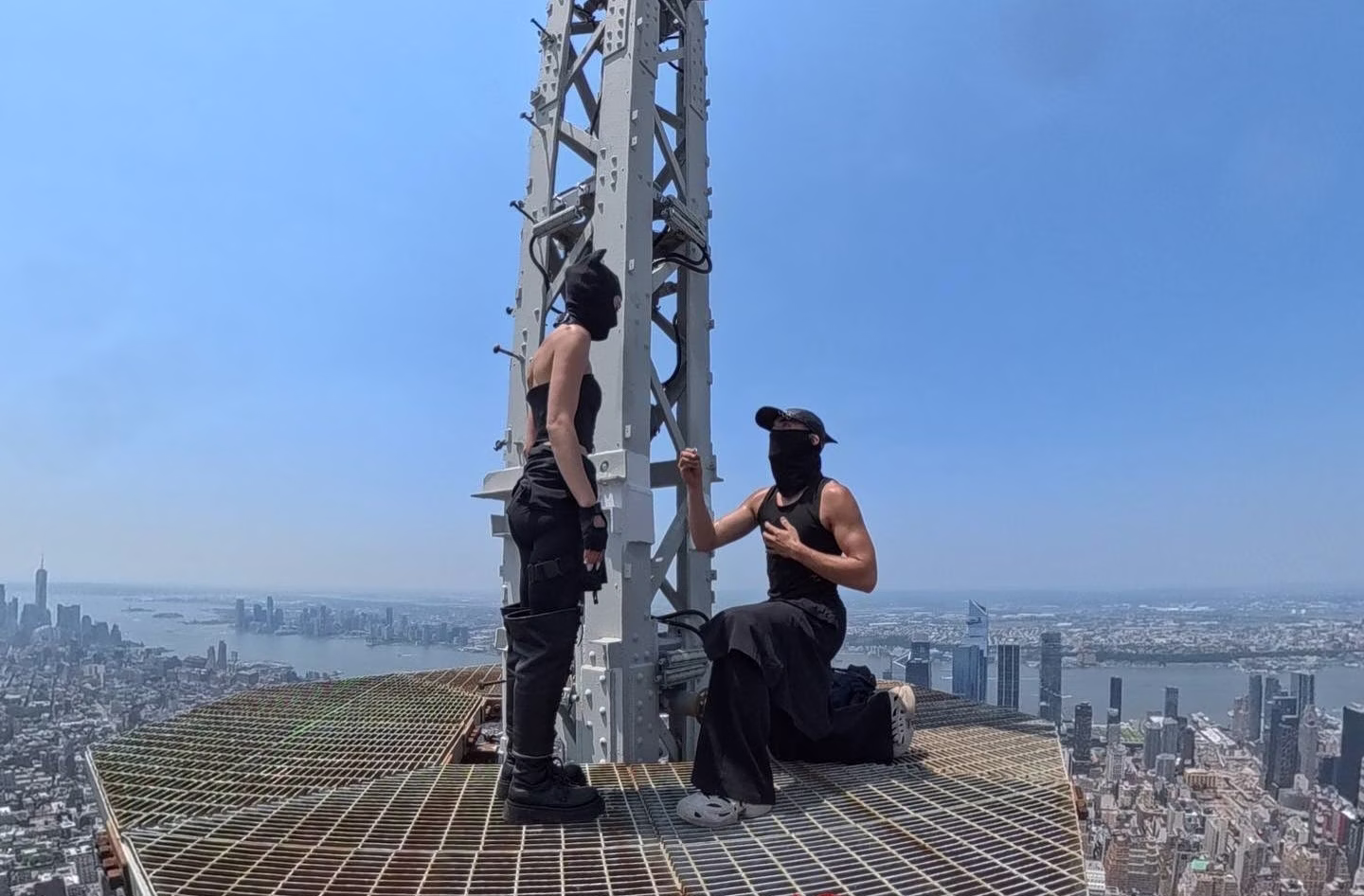 Empire State Building: Ζευγάρι από ντοκιμαντέρ του Netflix αρραβωνιάζεται στην κορυφή του ουρανοξύστη